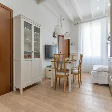 The Best Rent - One Bedroom Near Bosco Verticale Apartment Milan